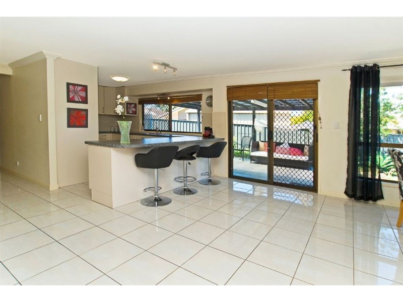 11 Lunar Court, Benowa QLD 4217