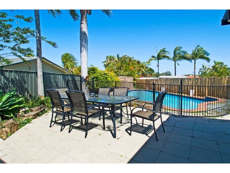 11 Lunar Court, Benowa QLD 4217