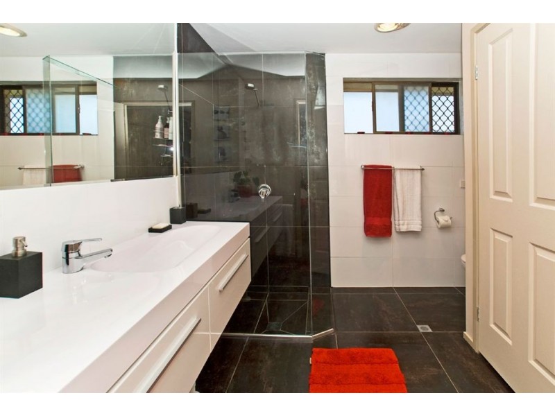 11 Lunar Court, Benowa QLD 4217