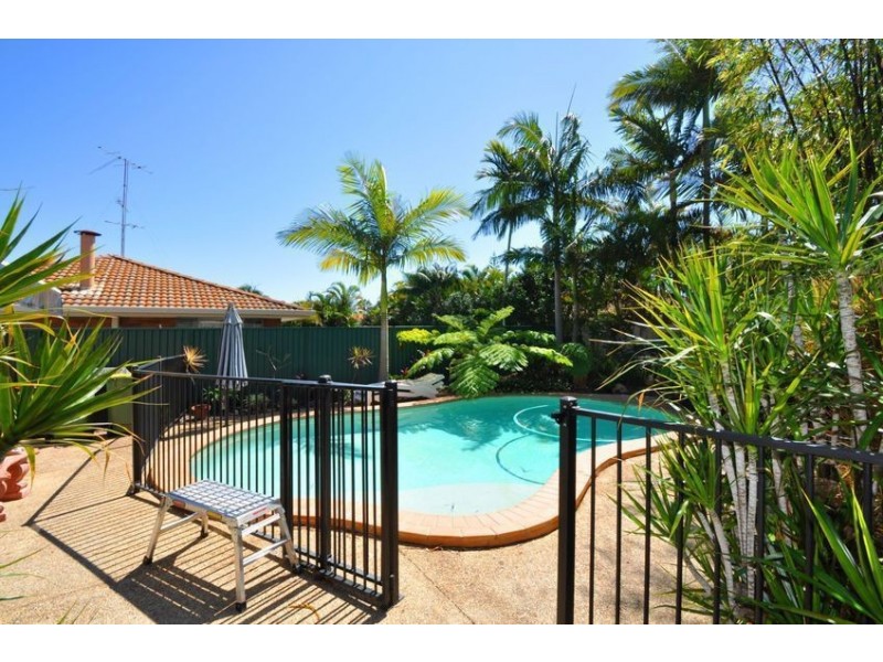 147 Markeri Street, Mermaid Waters QLD 4218
