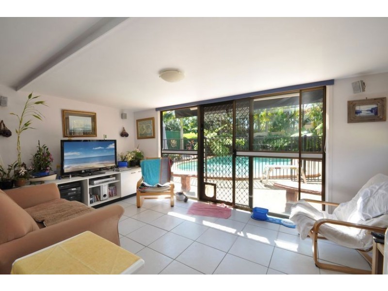 147 Markeri Street, Mermaid Waters QLD 4218