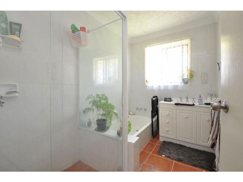 147 Markeri Street, Mermaid Waters QLD 4218