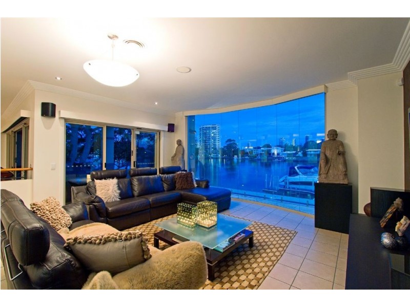 86 Amalfi Drive, Isle Of Capri QLD 4217