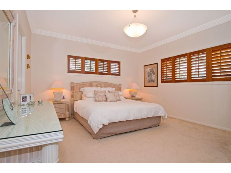 86 Amalfi Drive, Isle Of Capri QLD 4217