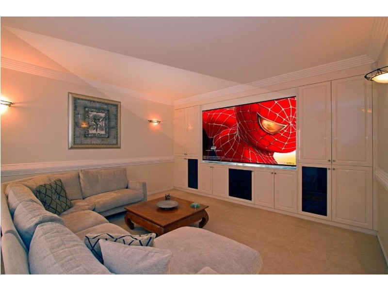 86 Amalfi Drive, Isle Of Capri QLD 4217