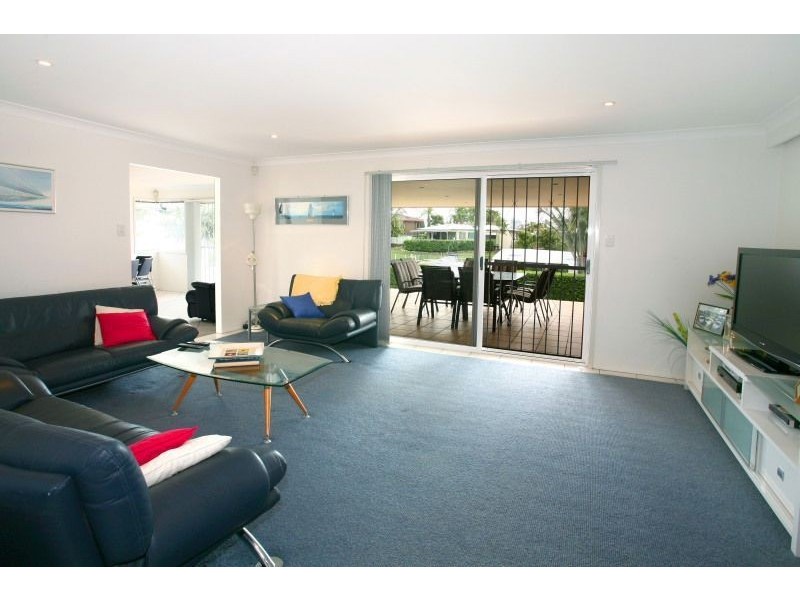 13 Conifer Crescent, Broadbeach Waters QLD 4218