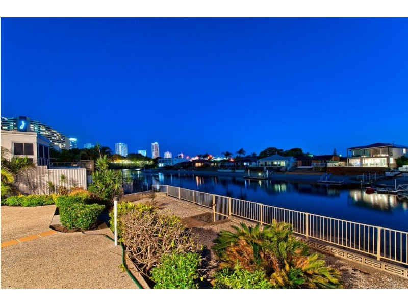 20 Merrimac Blvd, Broadbeach Waters QLD 4218