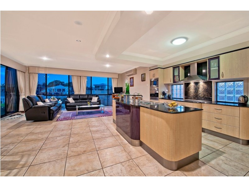 20 Merrimac Blvd, Broadbeach Waters QLD 4218