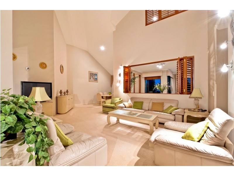 20 Merrimac Blvd, Broadbeach Waters QLD 4218