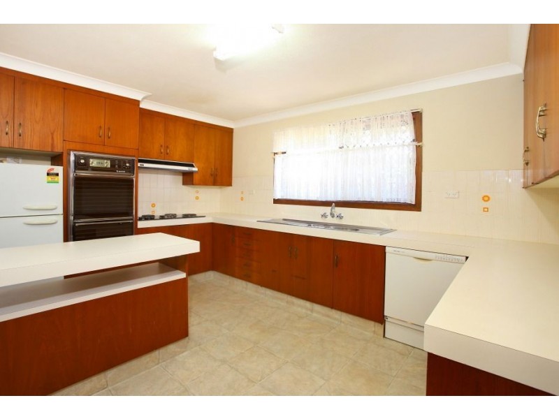 8 McIlwraith Avenue, Sorrento QLD 4217
