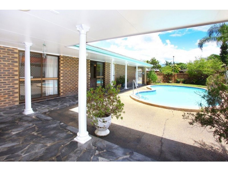 8 McIlwraith Avenue, Sorrento QLD 4217