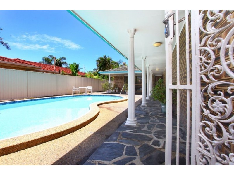 8 McIlwraith Avenue, Sorrento QLD 4217