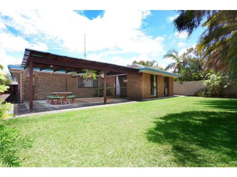 8 McIlwraith Avenue, Sorrento QLD 4217