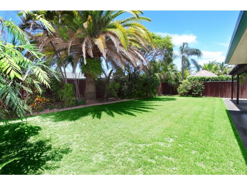 8 McIlwraith Avenue, Sorrento QLD 4217