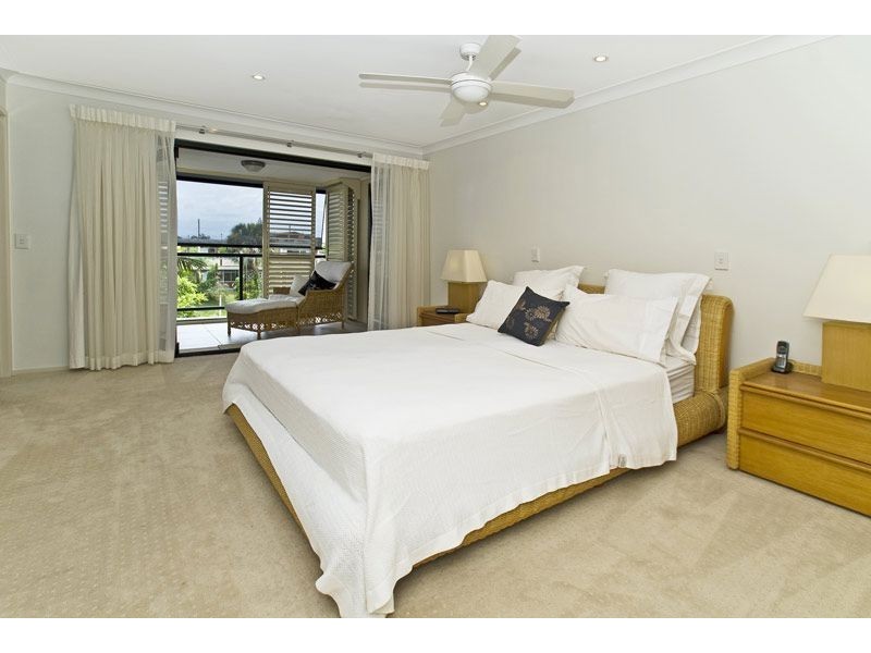 8/7 Miami Key, Broadbeach Waters QLD 4218