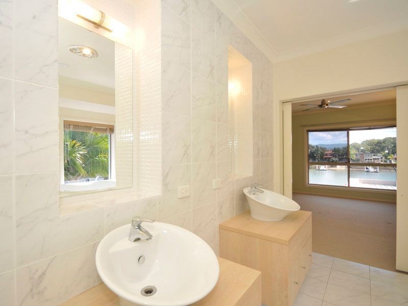 29 Sir Bruce Small Blvd, Benowa Waters QLD 4217