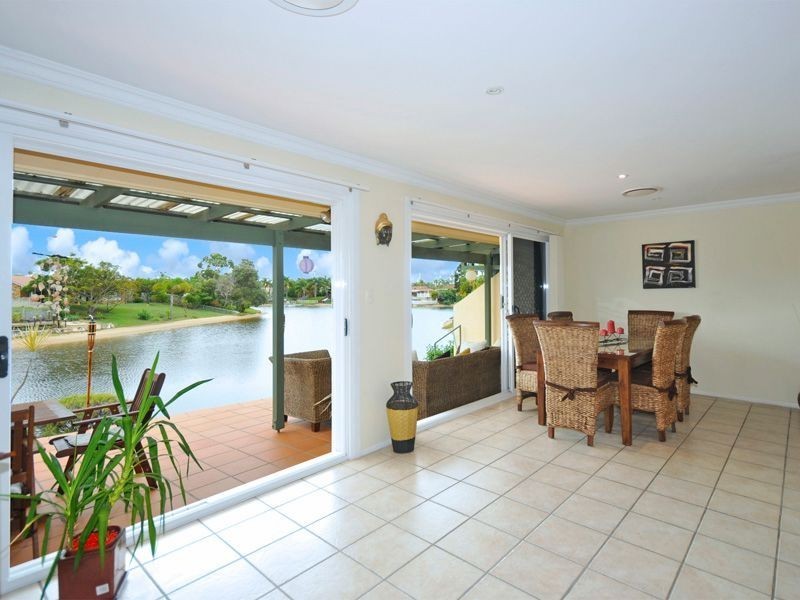 11/8 Dunlop Court, Mermaid Waters QLD 4218