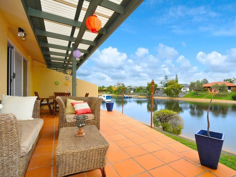 11/8 Dunlop Court, Mermaid Waters QLD 4218