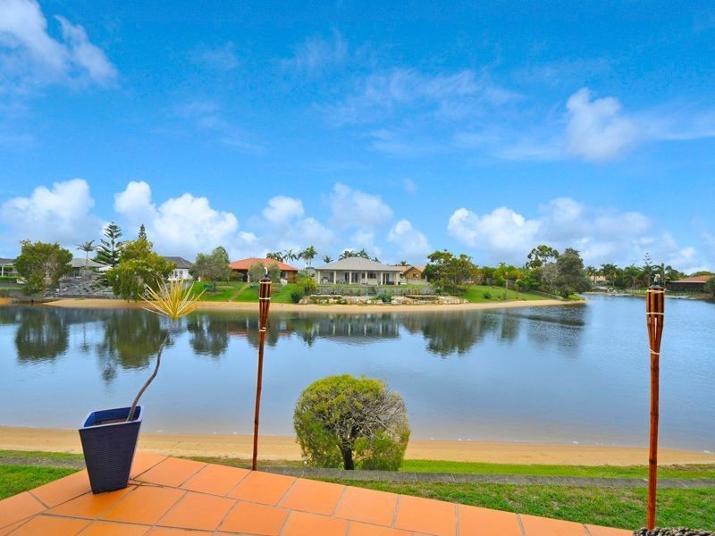 11/8 Dunlop Court, Mermaid Waters QLD 4218