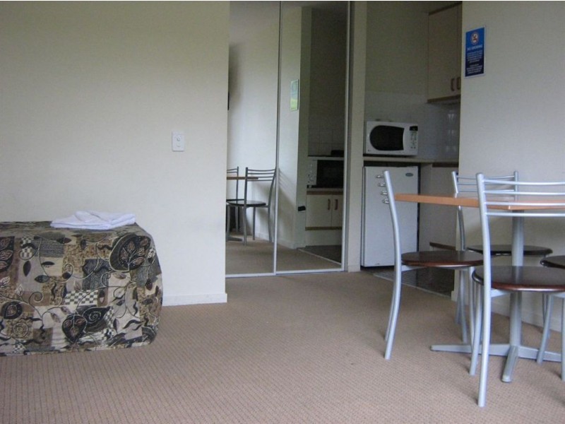 31/2877 Gold Coast Highway, Surfers Paradise QLD 4217