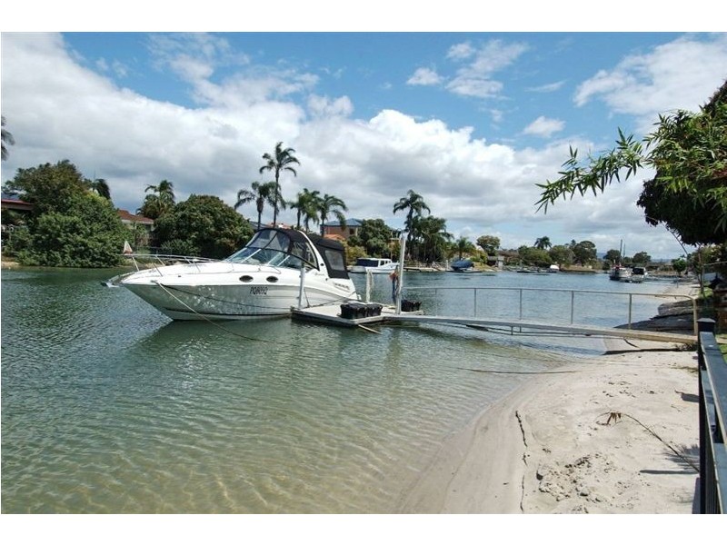 86 Salerno Street, Isle Of Capri QLD 4217