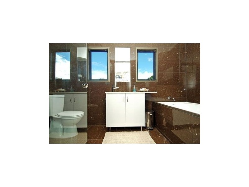 86 Salerno Street, Isle Of Capri QLD 4217