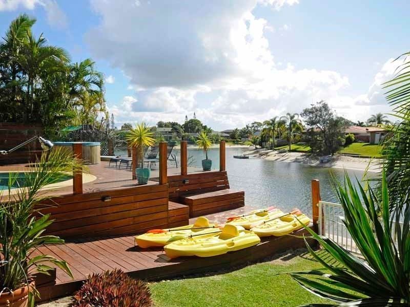 18 Gretel Drive, Mermaid Waters QLD 4218