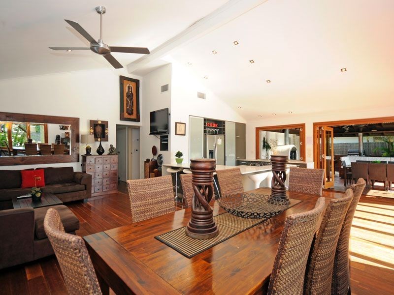 18 Gretel Drive, Mermaid Waters QLD 4218