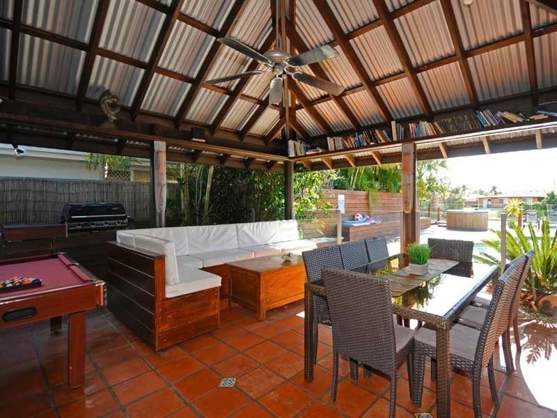 18 Gretel Drive, Mermaid Waters QLD 4218