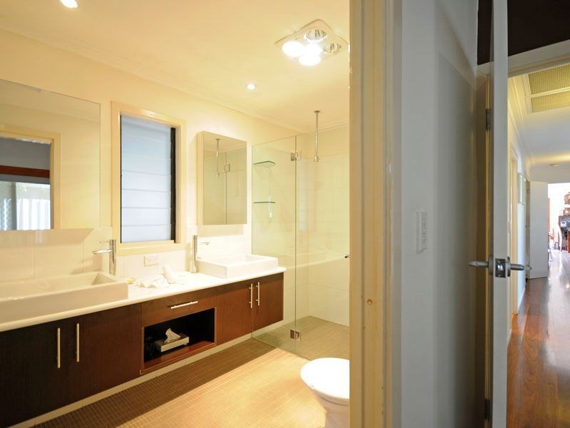 18 Gretel Drive, Mermaid Waters QLD 4218