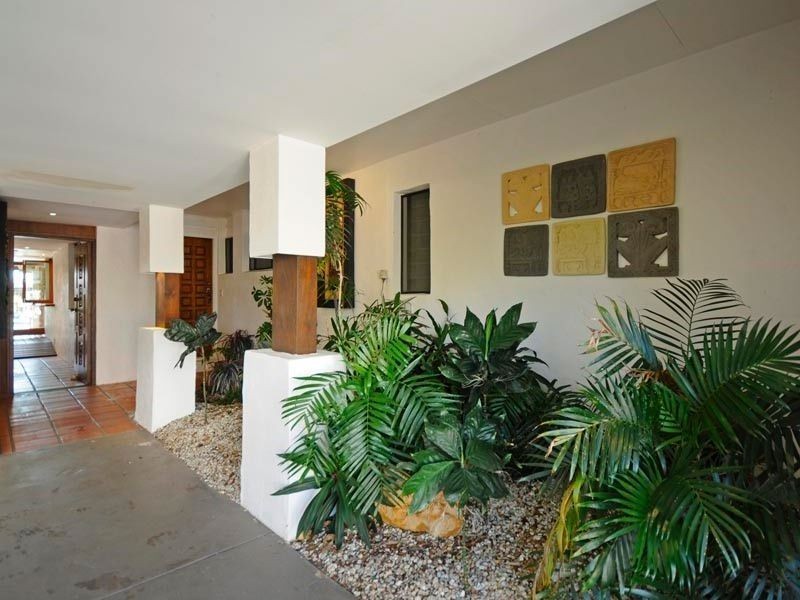 18 Gretel Drive, Mermaid Waters QLD 4218
