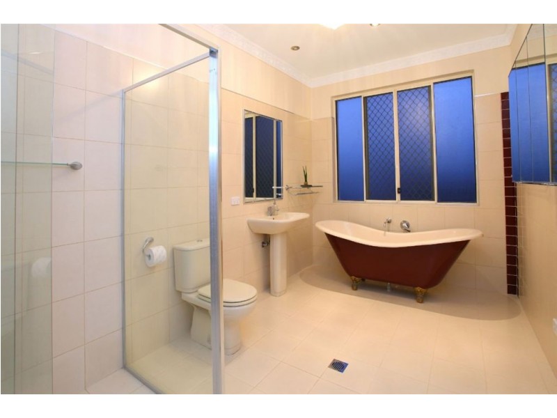 7 Mercure Place, Highland Park QLD 4211
