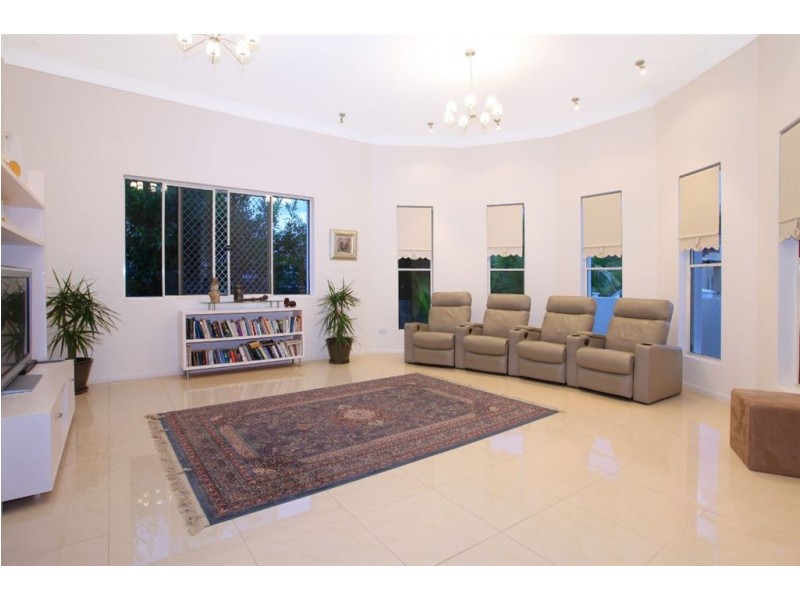 7 Mercure Place, Highland Park QLD 4211