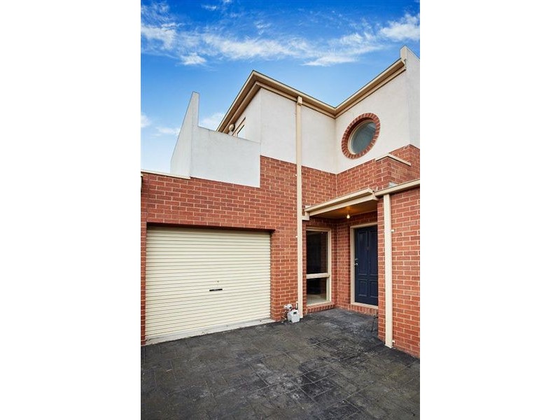 4/3 Lake Grove, Coburg VIC 3058