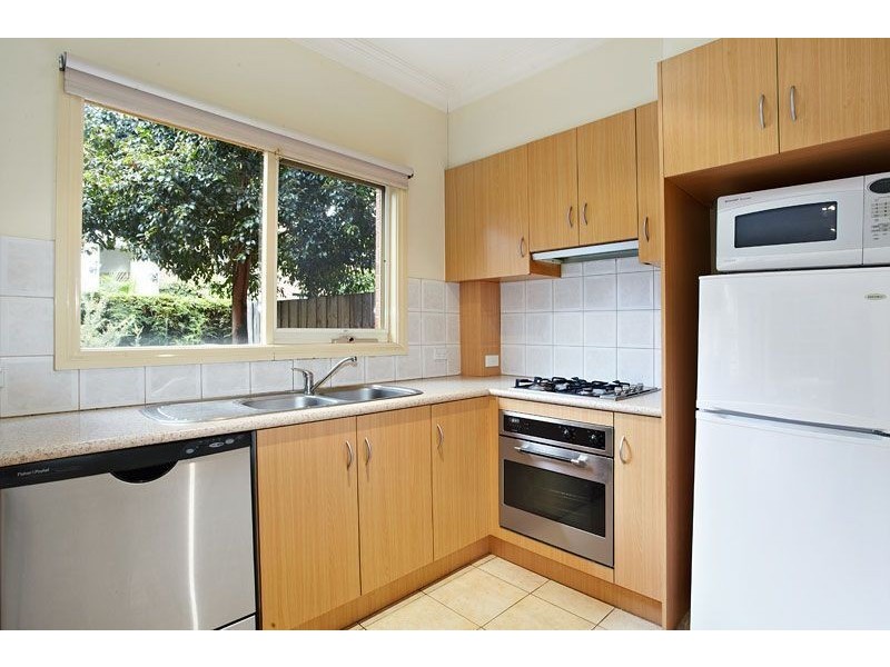 4/3 Lake Grove, Coburg VIC 3058