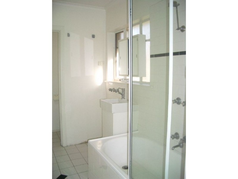 3/2a Foden Street, Brunswick VIC 3056