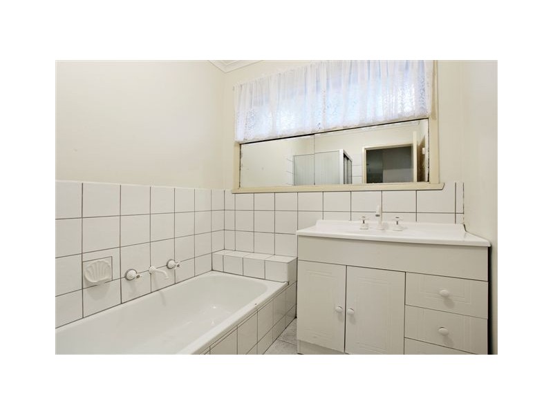 5 Brookland Grove, Thomastown VIC 3074