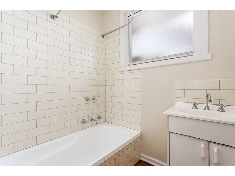 3a Nola-Anne Avenue, Reservoir VIC 3073