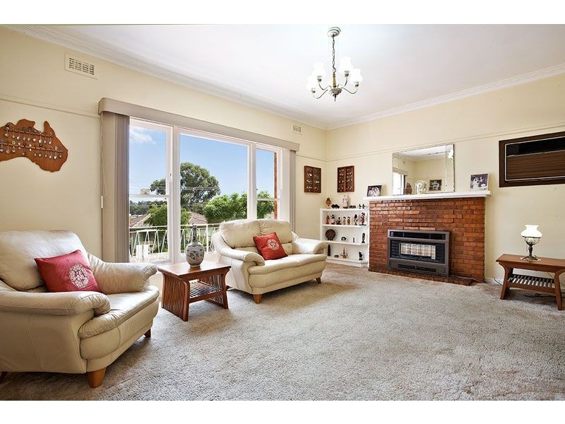 24 Douglas Street, Rosanna VIC 3084