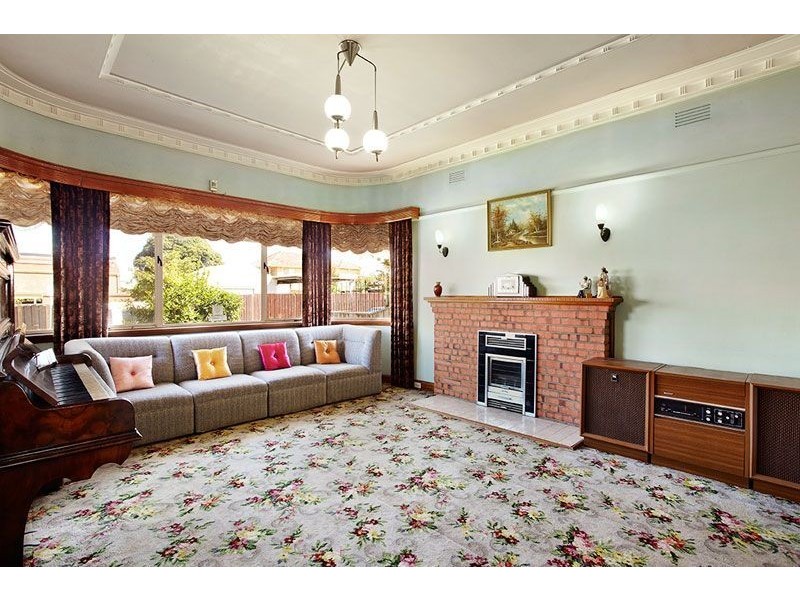 2 Roach Avenue, Aberfeldie VIC 3040