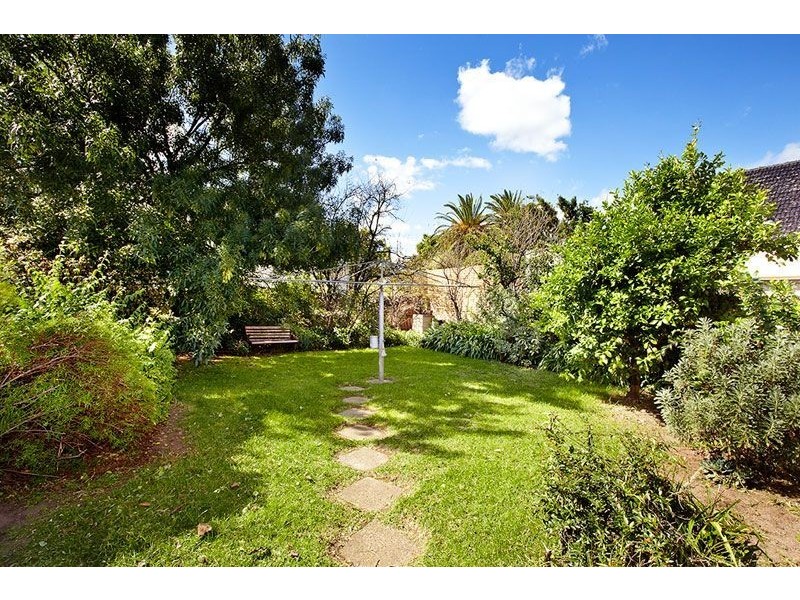 2 Roach Avenue, Aberfeldie VIC 3040