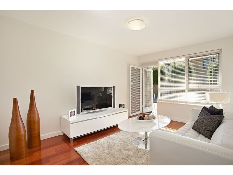 2/26 Wilmoth Street, Northcote VIC 3070