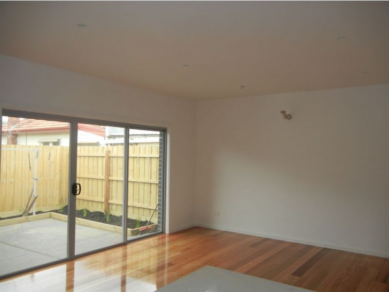 1B Palm Avenue, Reservoir VIC 3073