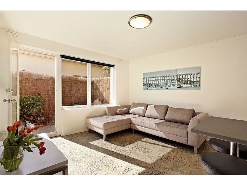 2/1 Collins Street, Thornbury VIC 3071