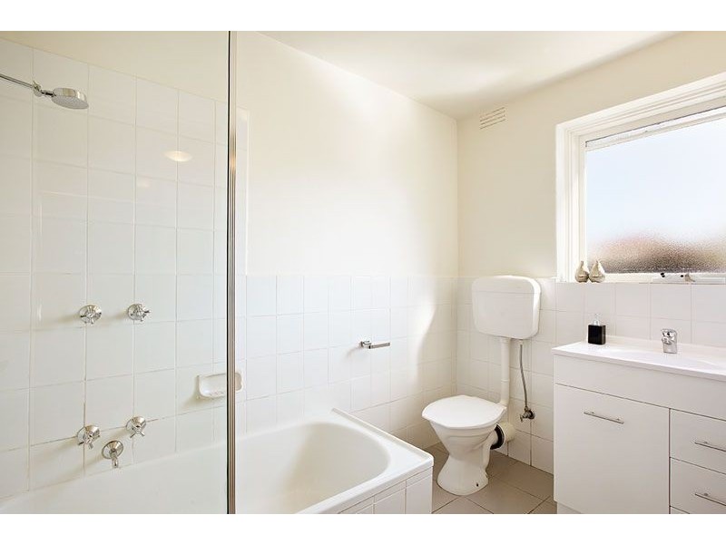 2/1 Collins Street, Thornbury VIC 3071