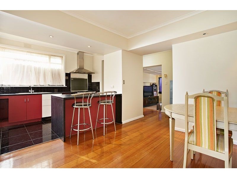 10 Lindenow Street, Reservoir VIC 3073