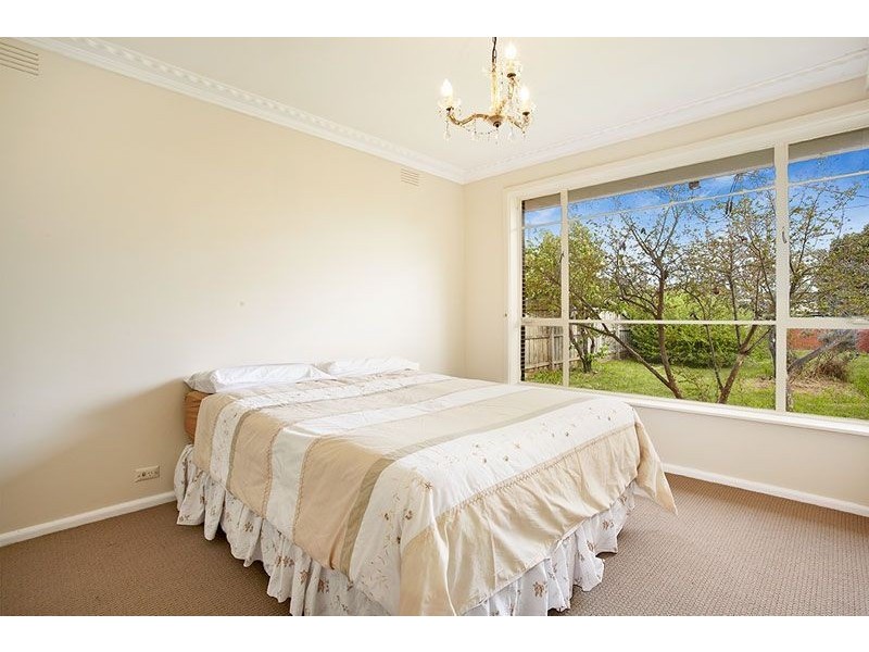 10 Lindenow Street, Reservoir VIC 3073