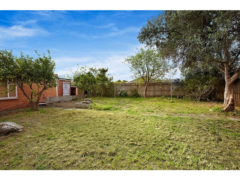 10 Lindenow Street, Reservoir VIC 3073