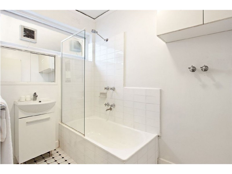 2/34 Grange Road, Fairfield VIC 3078