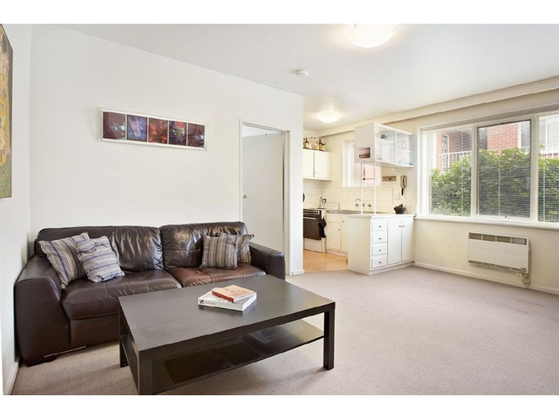2/143 Smith Street, Thornbury VIC 3071